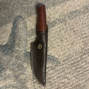 New Knife w/scabbard